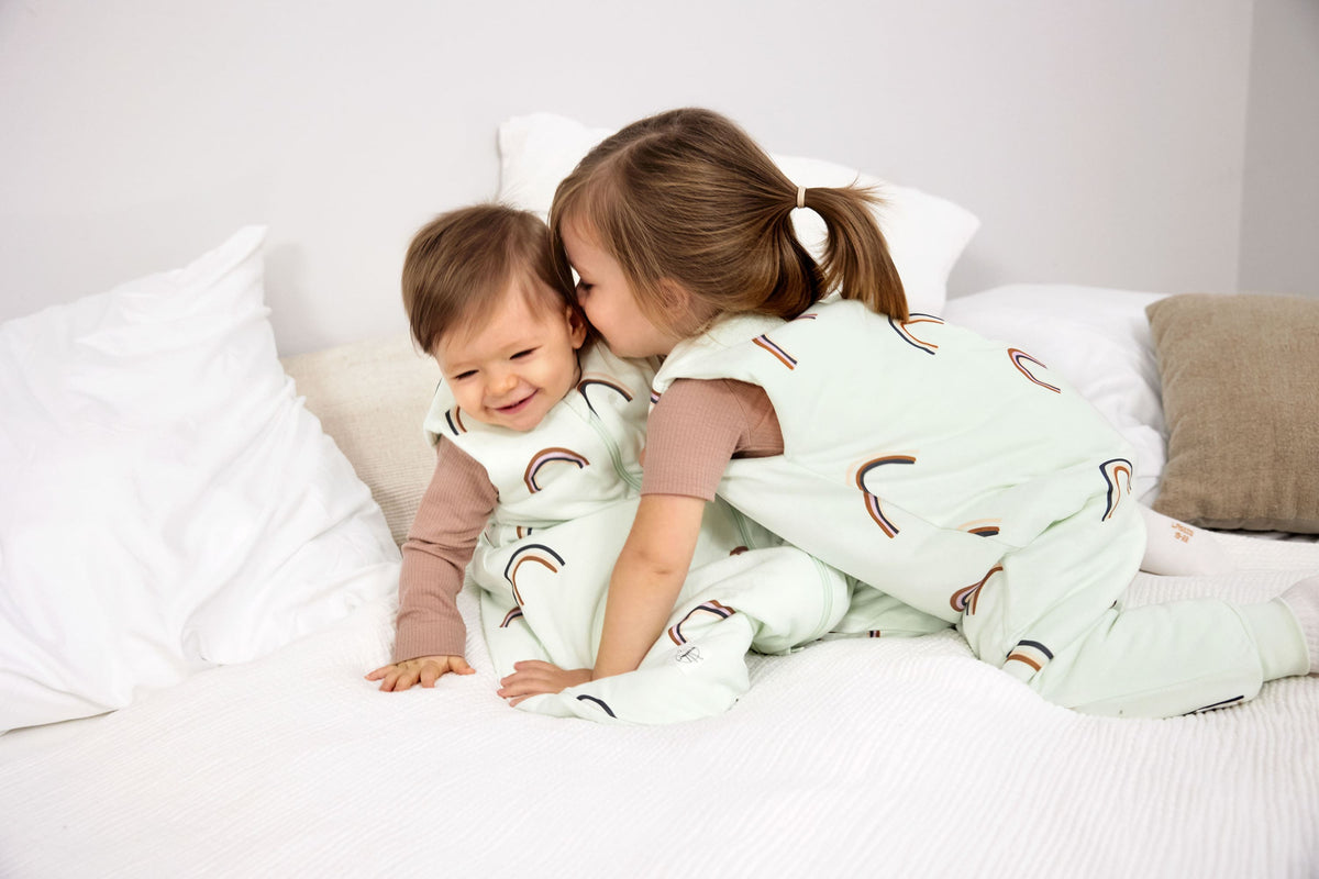 Kinder Schlafoverall 2,5 TOG - Regenbogen, Mint - Lässig