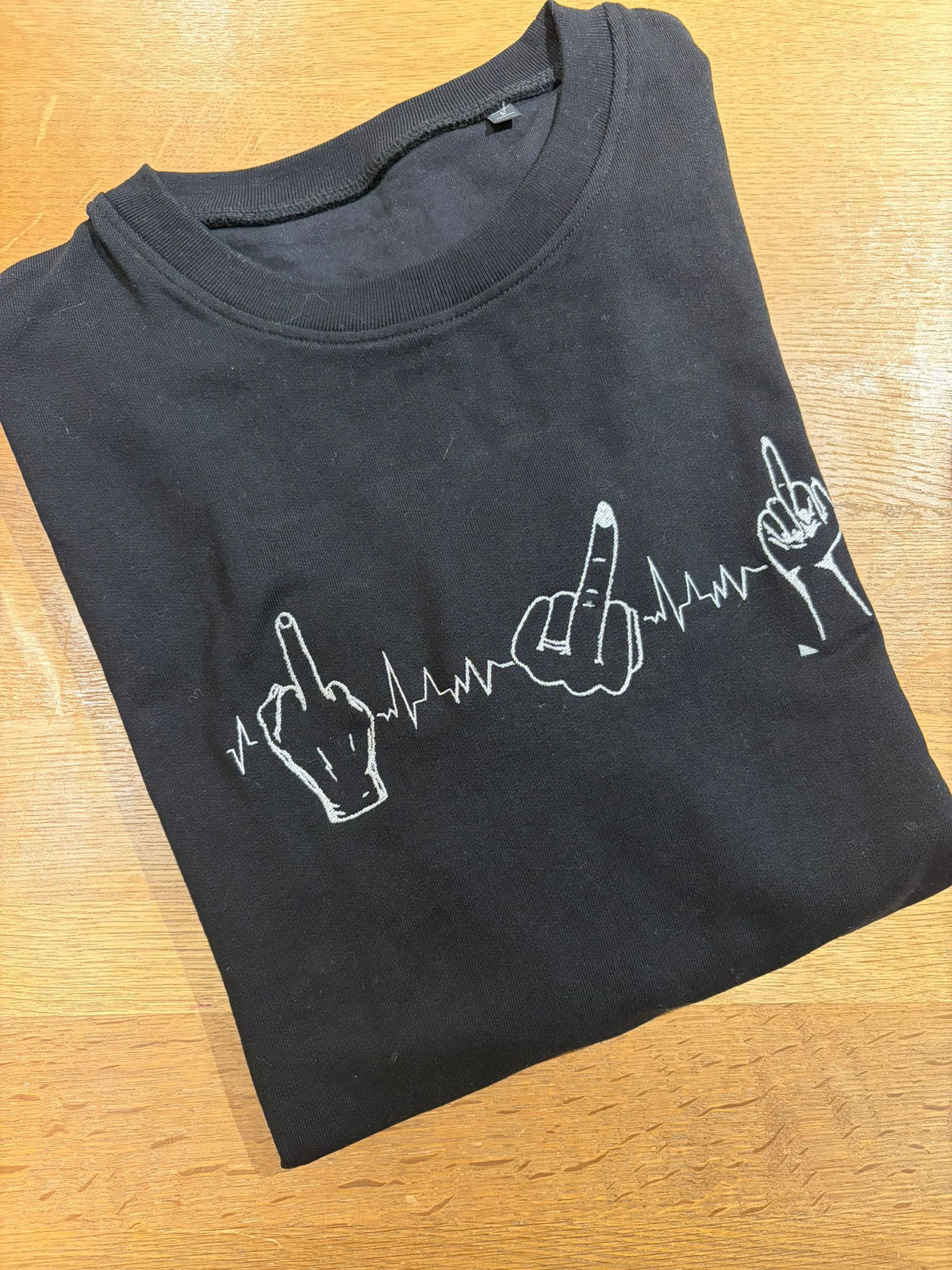 Sweater "Mittelfinger Herzschlag" für Erwachsene - One Sweater