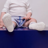 Rutschfeste Sportsocken Bio-Baumwolle weiß/blau - GoBabyGo