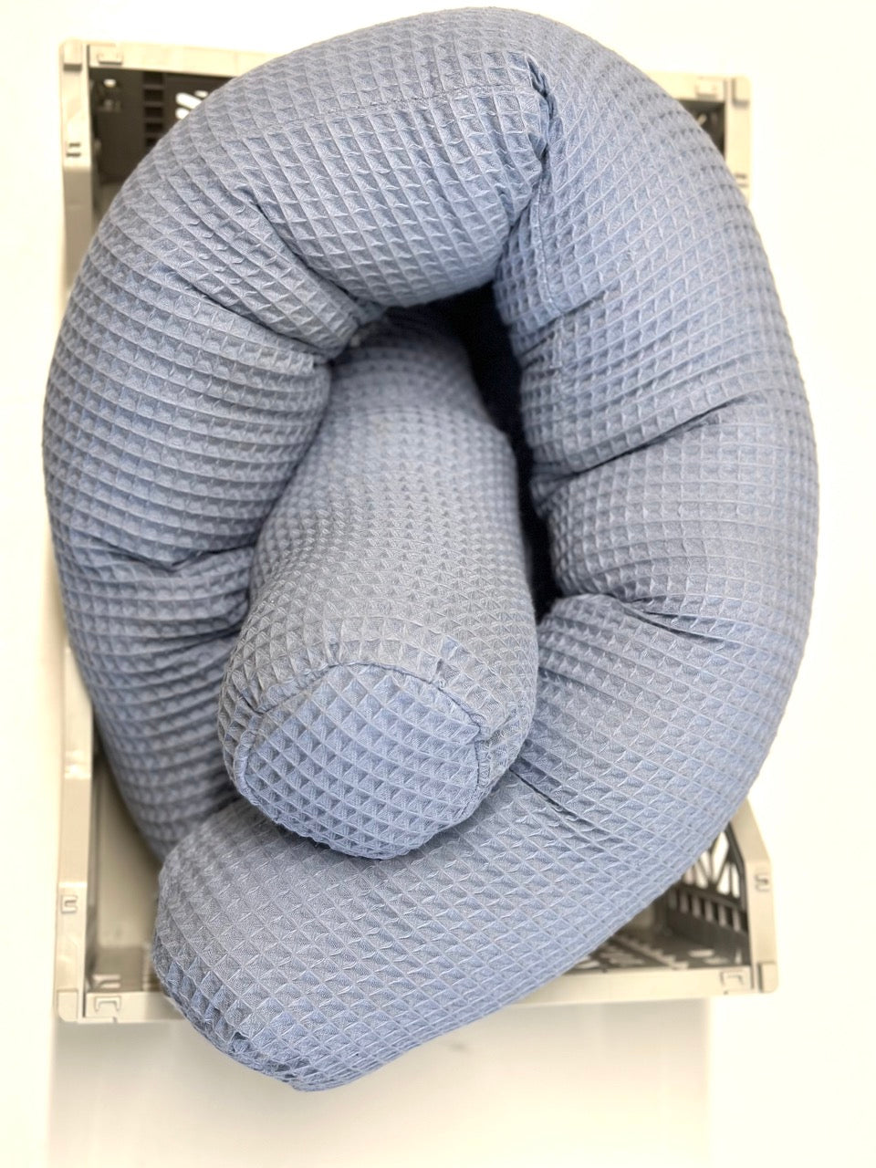 Bettschlange aus Waffelpiqué Rauchblau - Milli Wonka