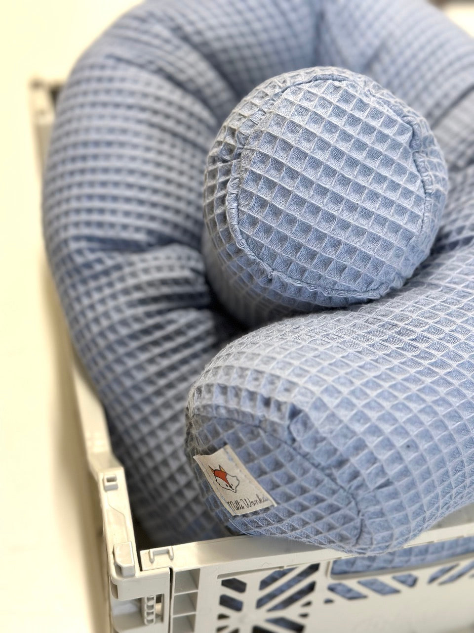 Bettschlange aus Waffelpiqué Rauchblau - Milli Wonka