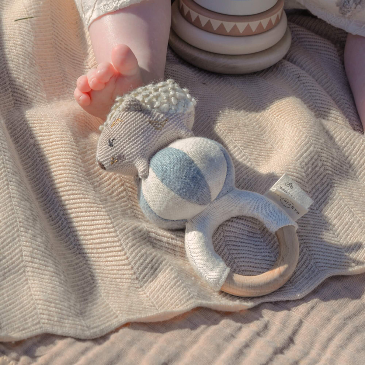 Rassel „Henny der Igel – Himmelblau“ - Babybello