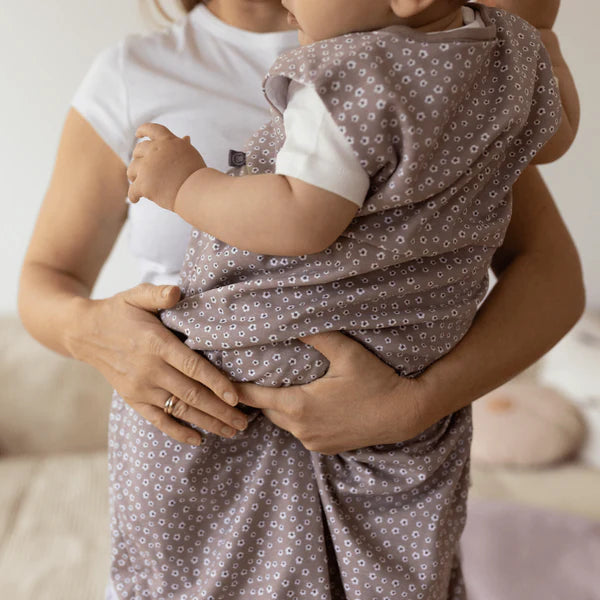 Babyschlafsack 1,0 TOG - Blume berry versch. Längen - emma & noah