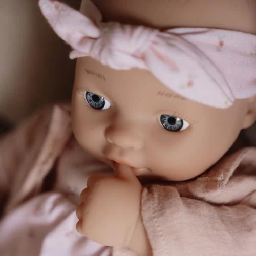 Little Dutch Puppe Baby Lily Mehrfarbig (Essentials) – Die kuschelweiche Puppenfreundin