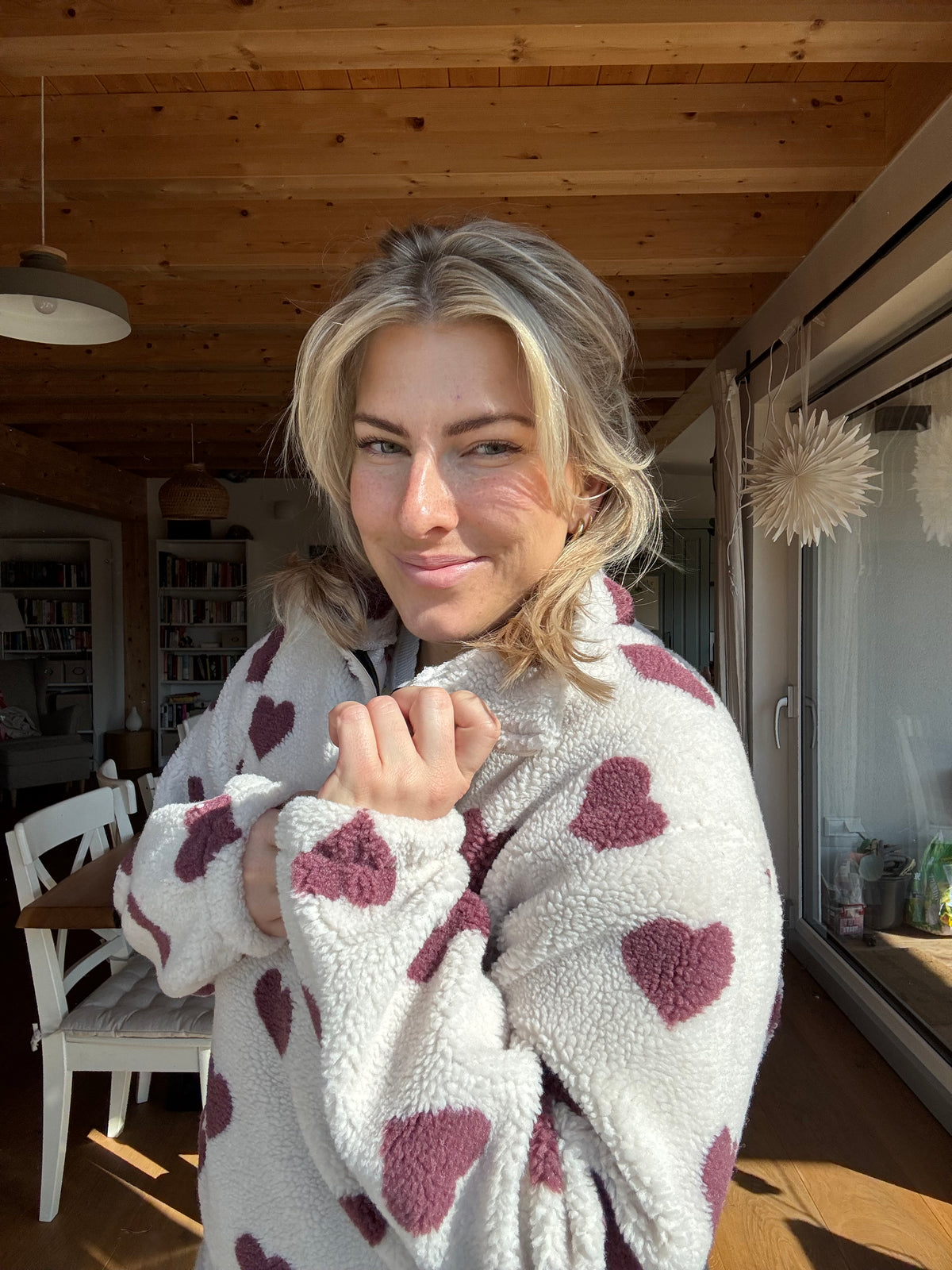 Sweater aus Sherpa-Fleece mit Herzen oder in Leo  - Milli Wonka