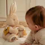 Aktivitäten-Kuscheltier Hase - Sand - Baby Bunny - Little Dutch