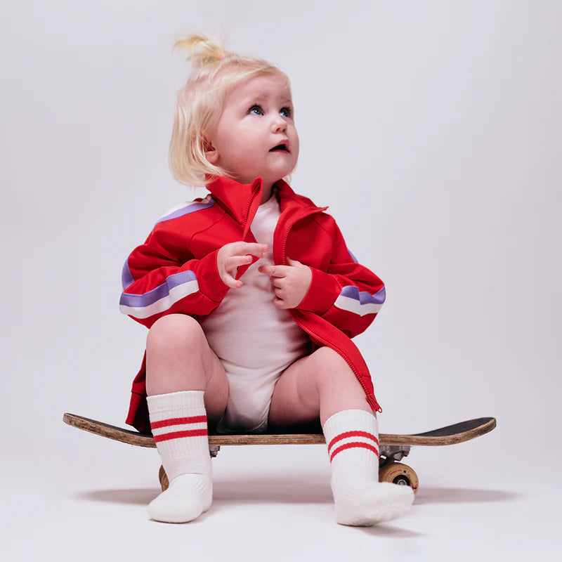 Rutschfeste Sportsocken Bio-Baumwolle weiß/rot - GoBabyGo