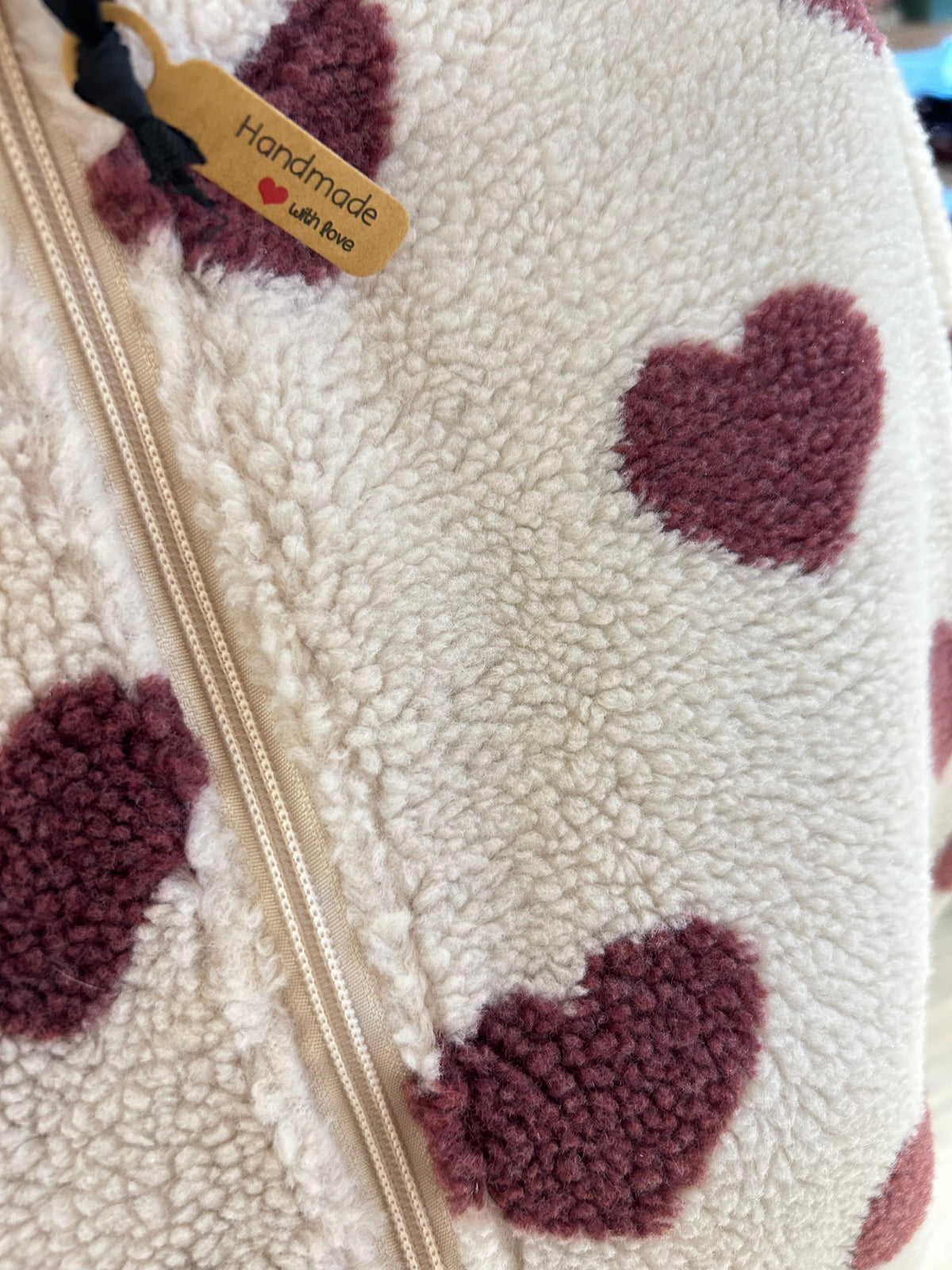Sweater aus Sherpa-Fleece mit Herzen oder in Leo  - Milli Wonka