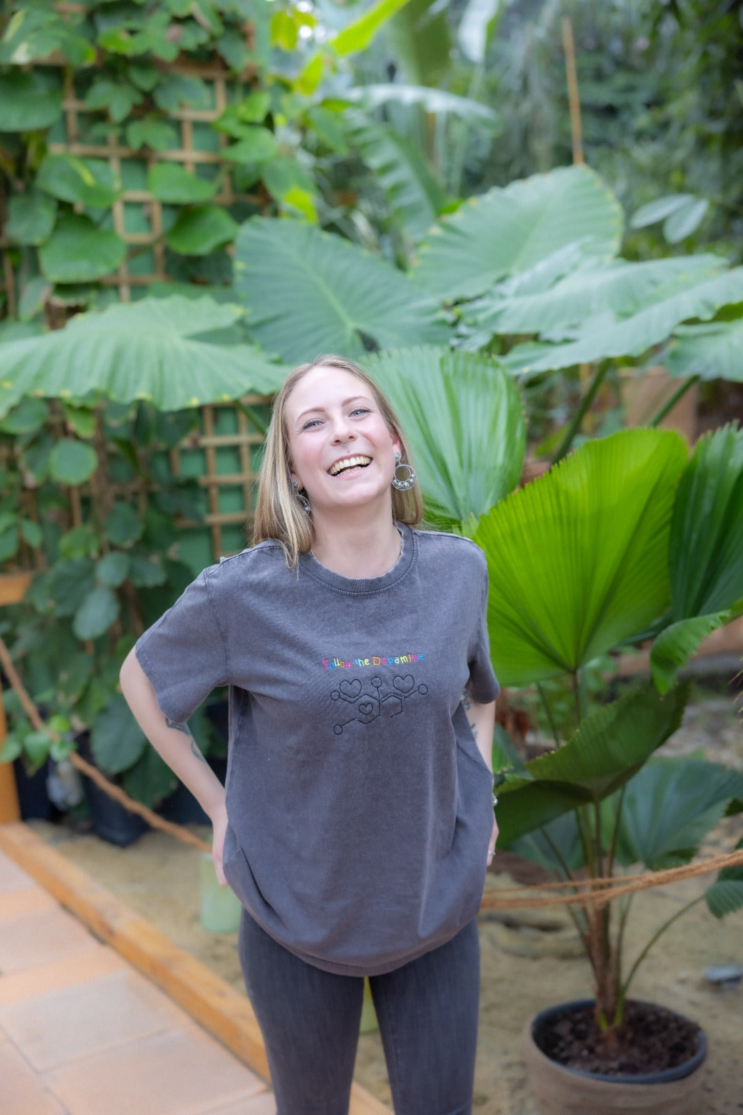 T-Shirt "Follow the Dopamine" bestickt für  Erwachsene - One Sweater